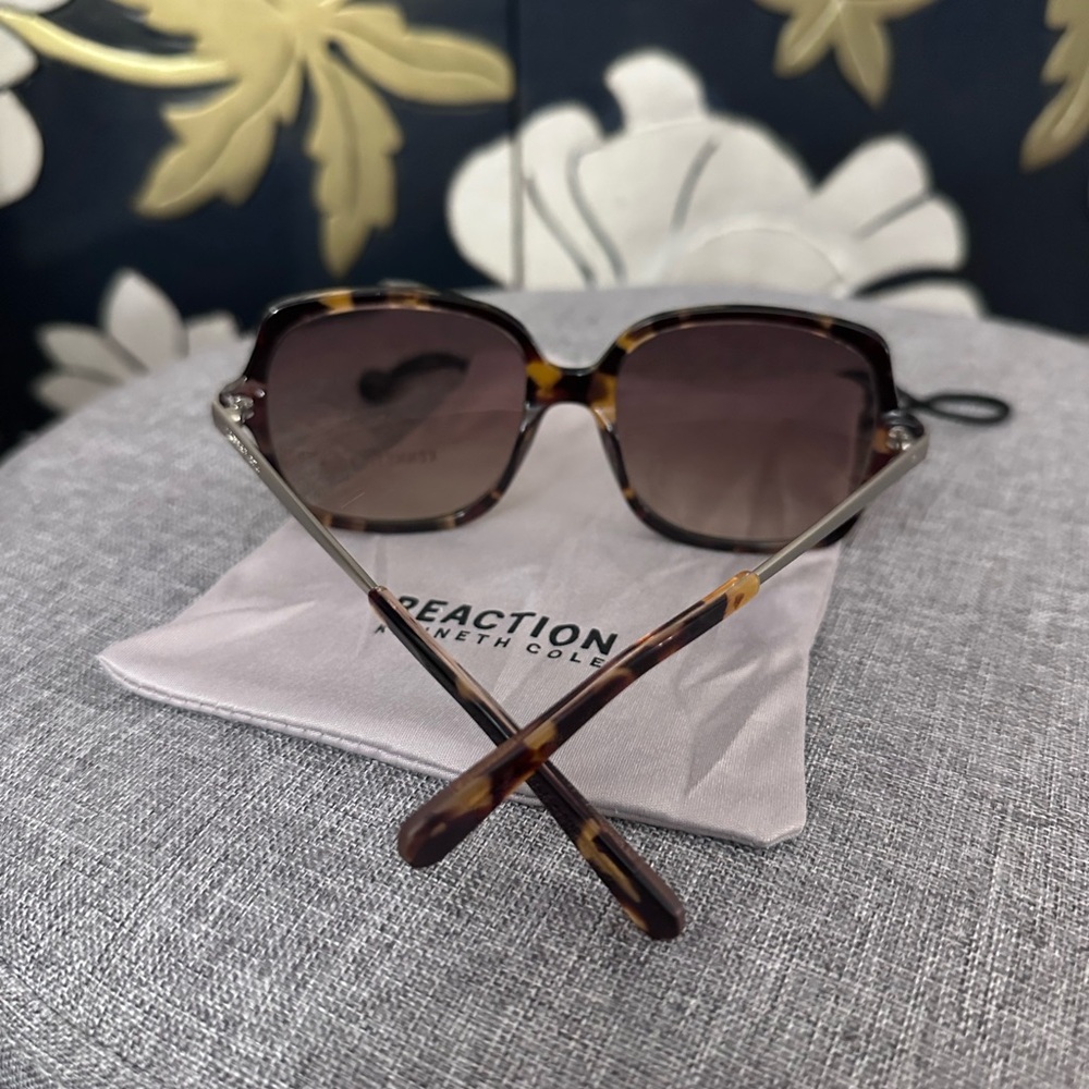 Kenneth Cole Tortoise Shell Sunglasses - Picture 6 of 8